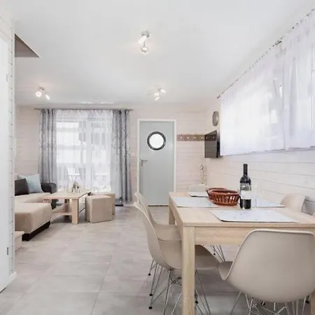 Homes Close To The Beach, Holiday home *